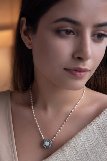 Pearl Embellished Pendant Necklace 