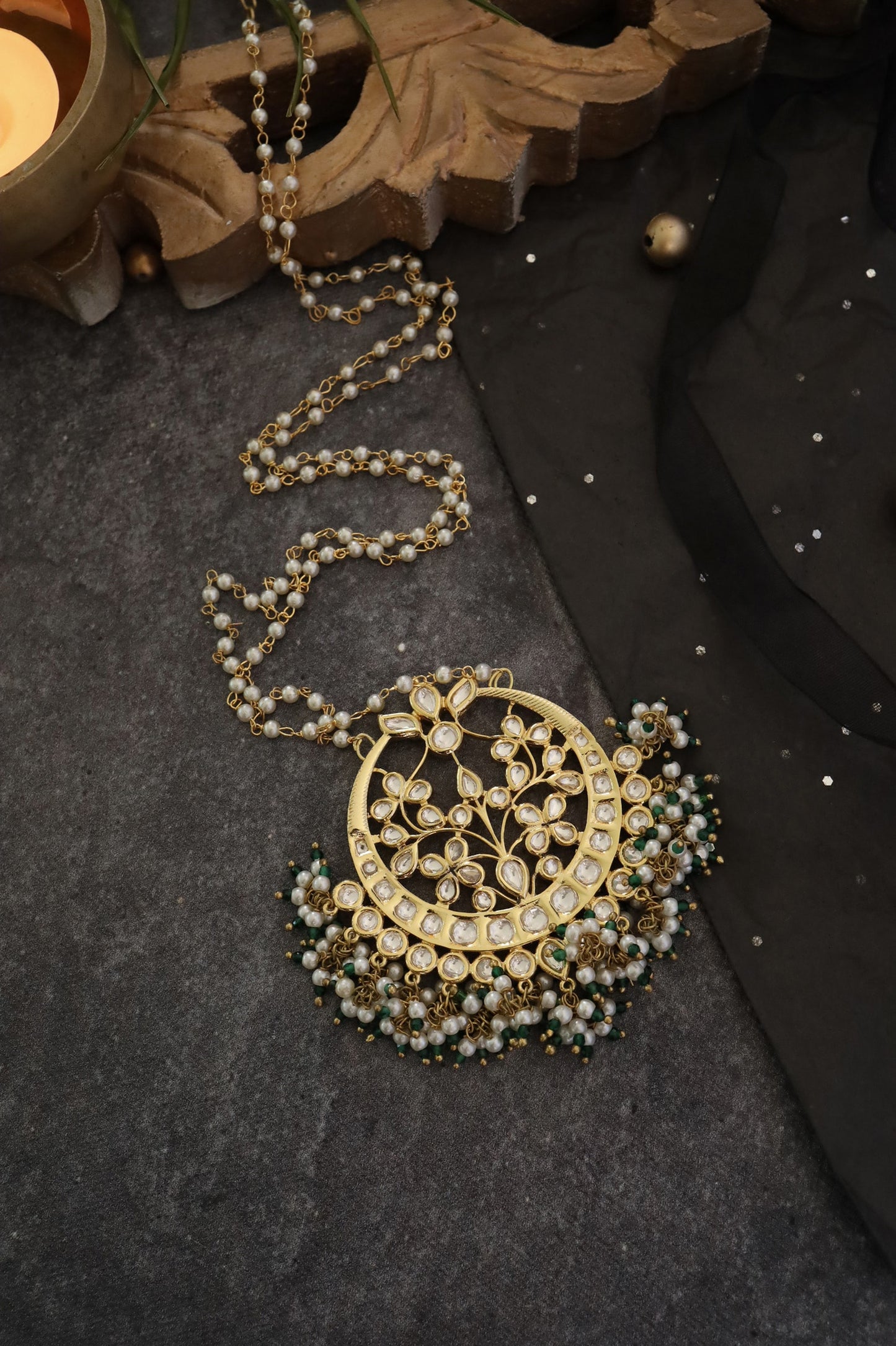 Kundan Embellished Pendant Necklace 