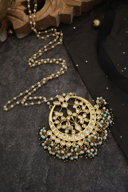 Kundan Embellished Pendant Necklace 