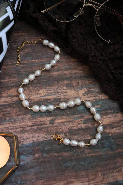 Pearl Embellished Necklace 