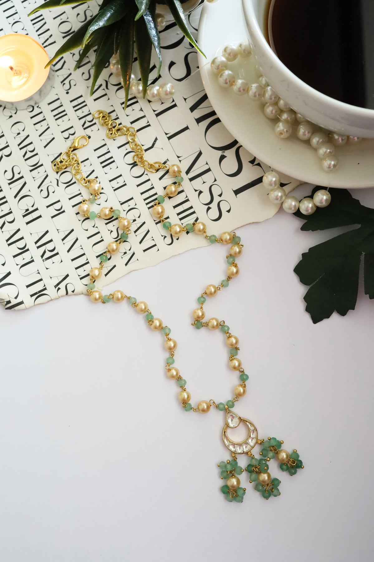 Kundan Embellished Pendant Necklace 