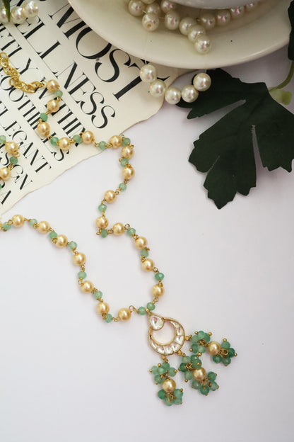 Kundan Embellished Pendant Necklace 