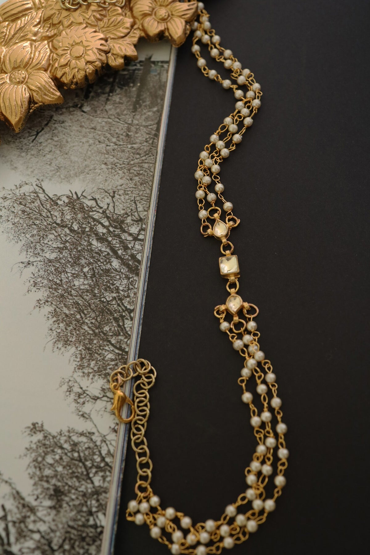 Kundan & Pearl Embellished Pendant Choker 