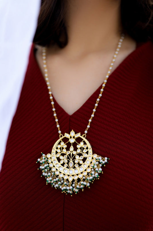 Kundan Embellished Pendant Necklace 