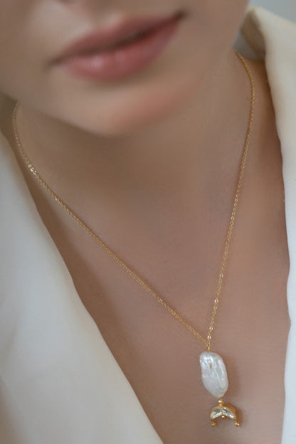 Kundan Crescent Embellished Pendant Necklace 