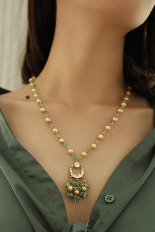 Kundan Embellished Pendant Necklace 
