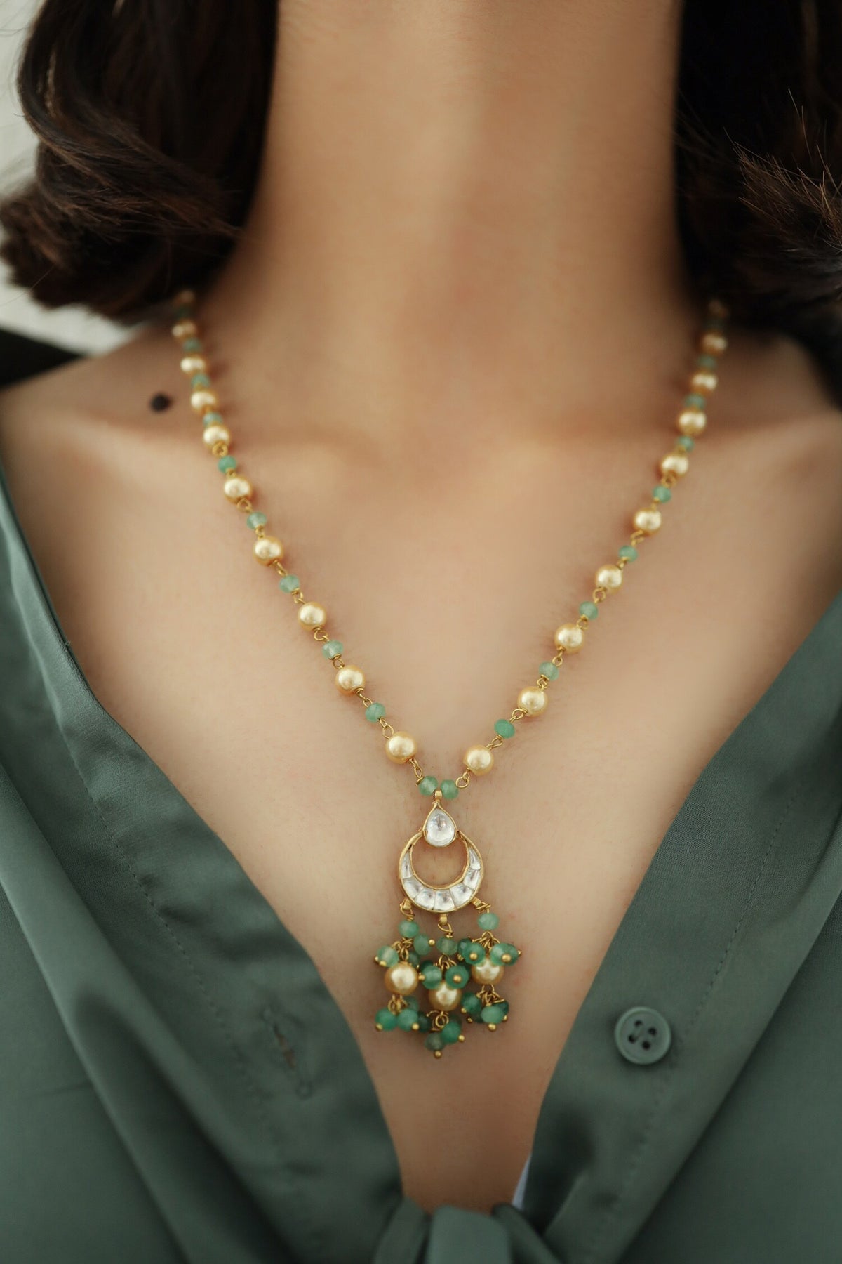 Kundan Embellished Pendant Necklace 