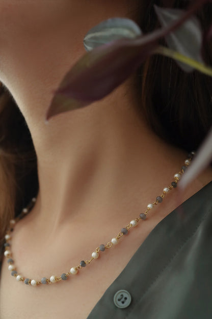 Stone & Pearl Embellished Chain 
