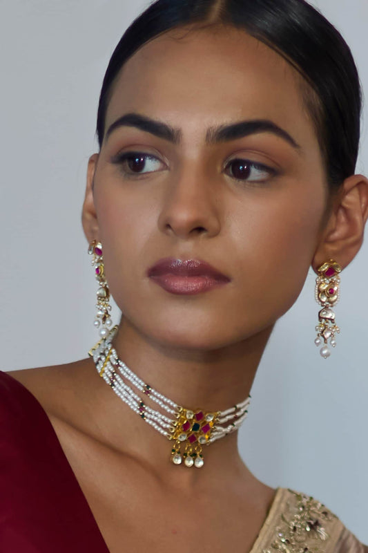 Nilpattri Embellished Choker 