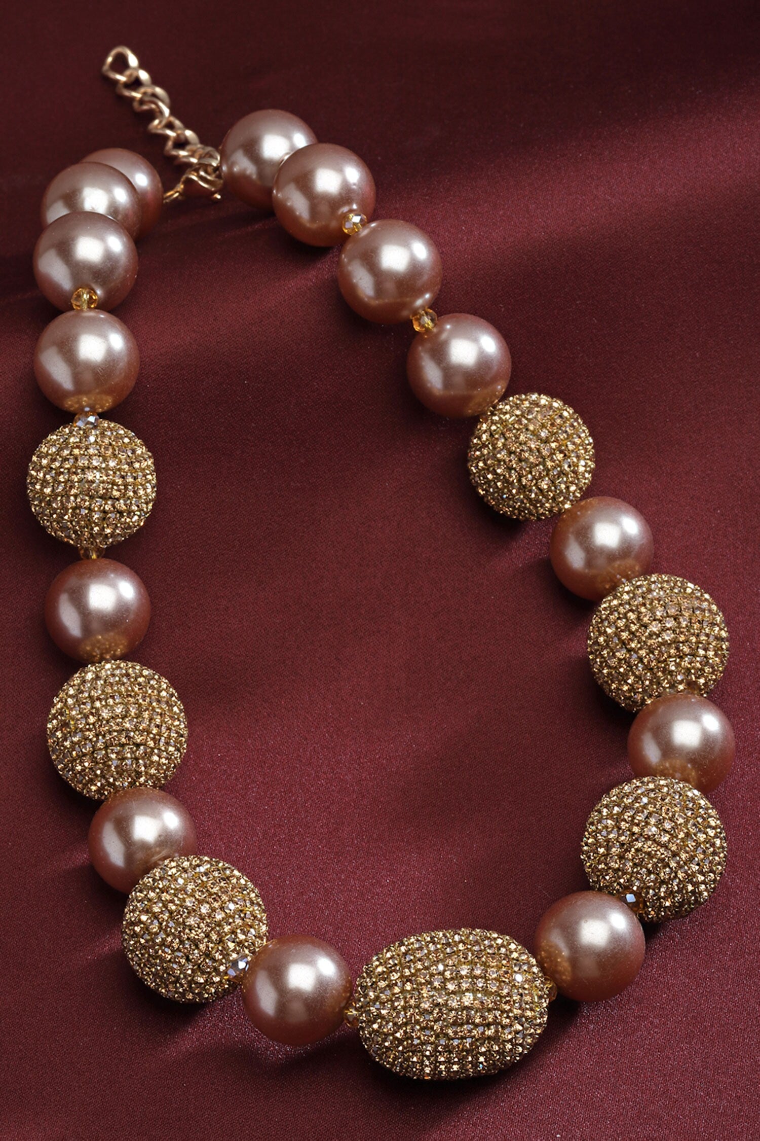 Pearl Embellished Necklace 
