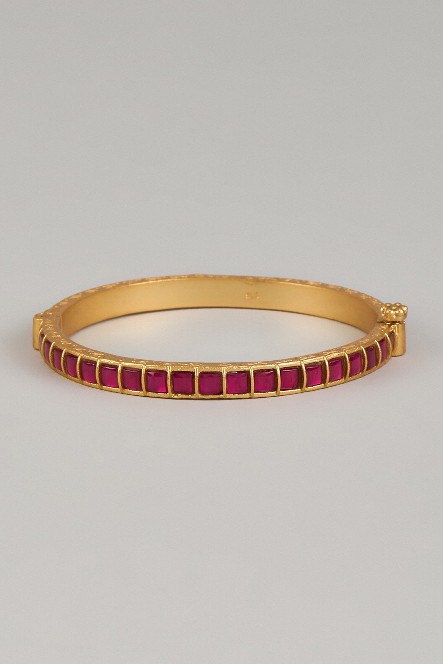 Kundan Stone Embellished Bangle 