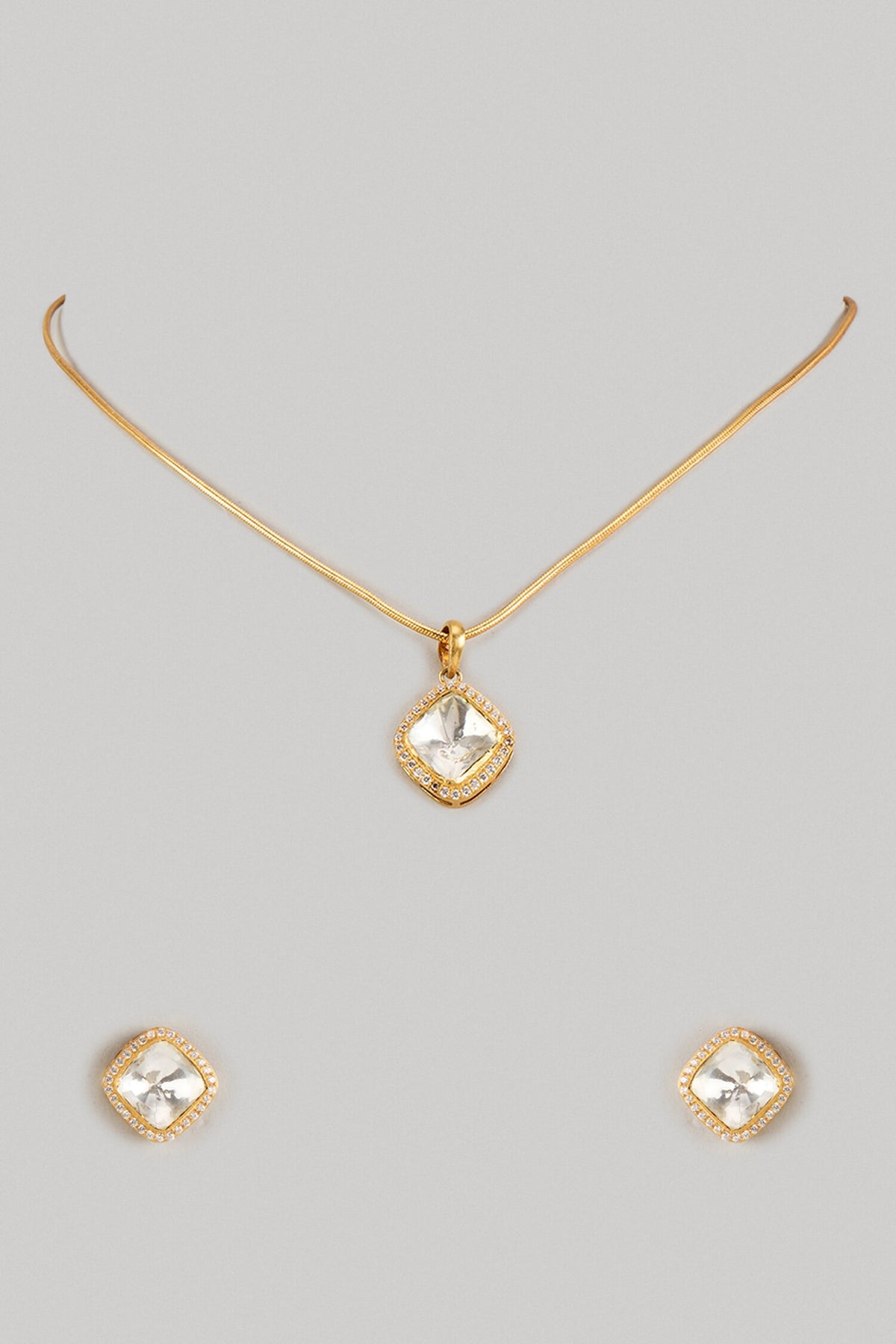 Diamond Shaped Pendant Necklace Set 