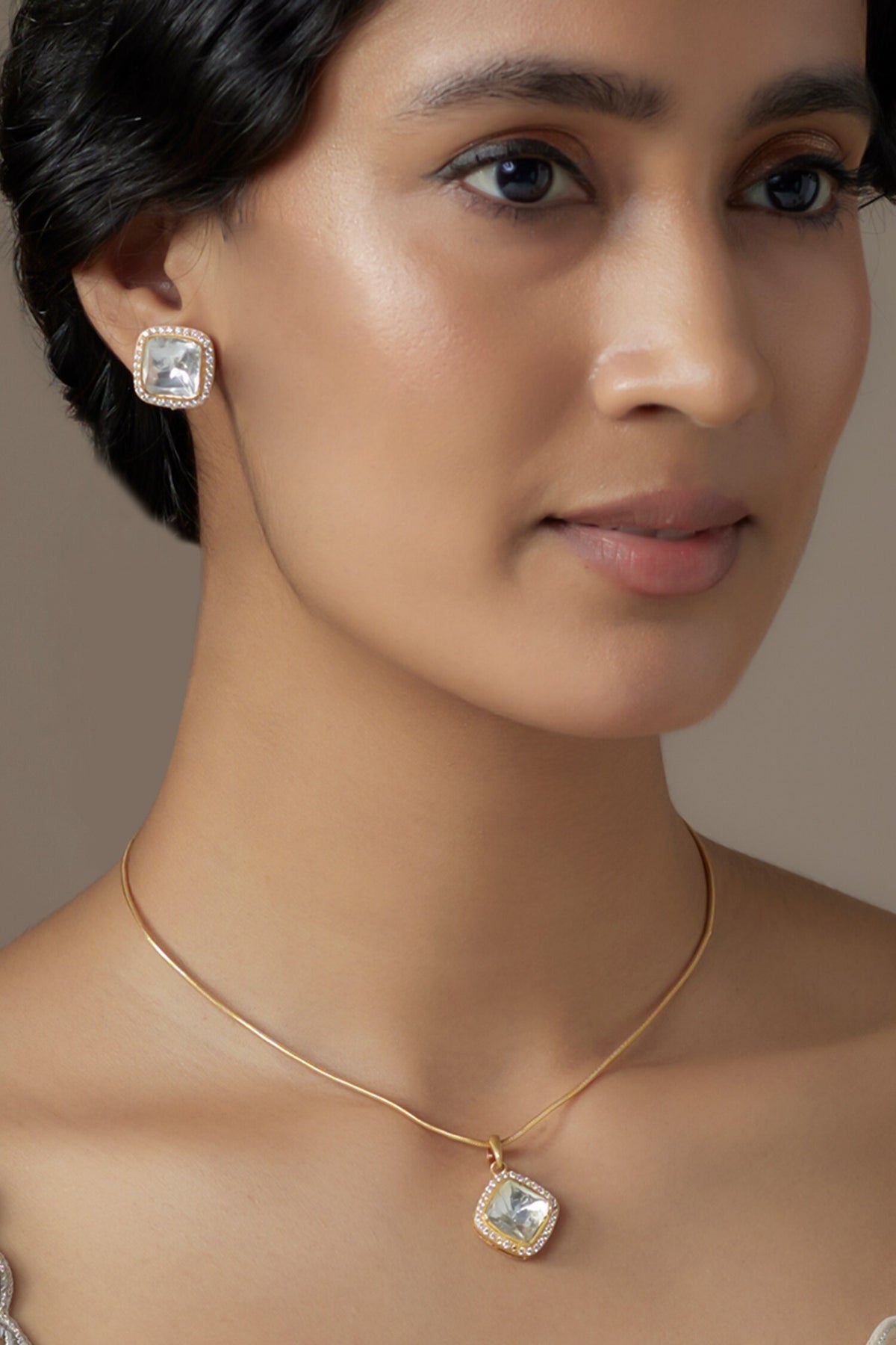 Diamond Shaped Pendant Necklace Set 