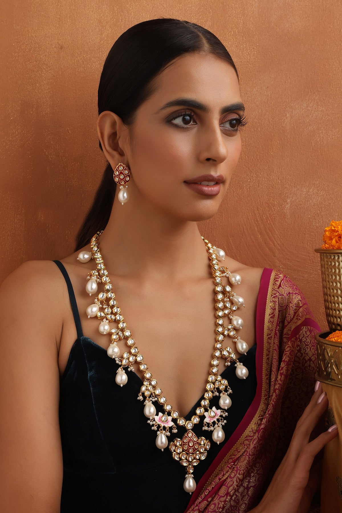 Kundan Embellished Necklace Set 