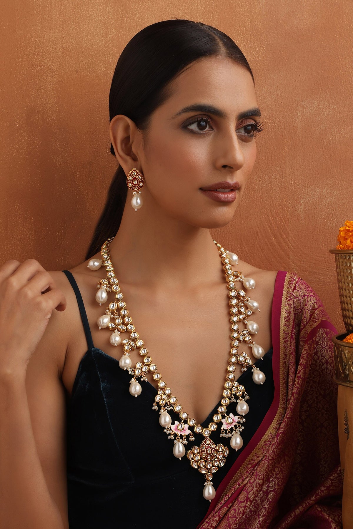 Kundan Embellished Necklace Set 