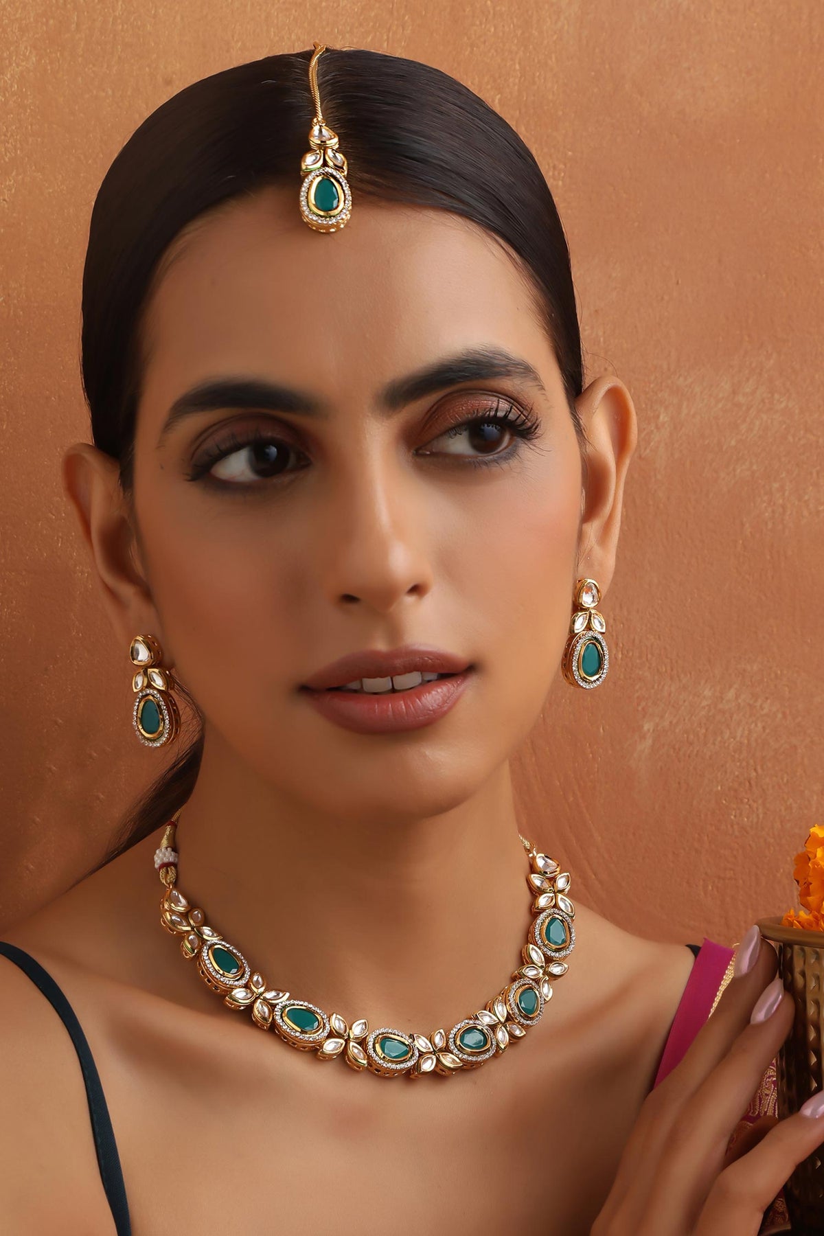 Flower Motif Carved Jewellery Set 