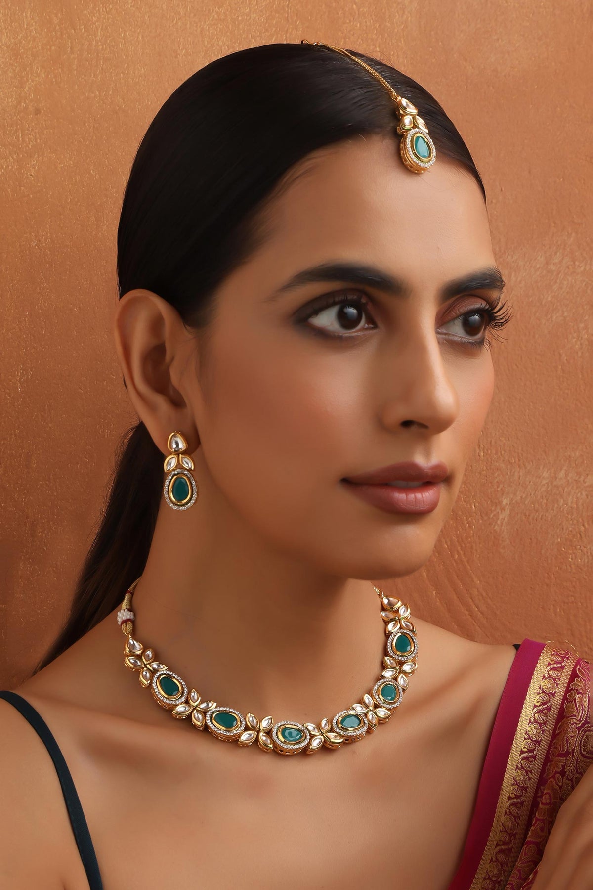 Flower Motif Carved Jewellery Set 