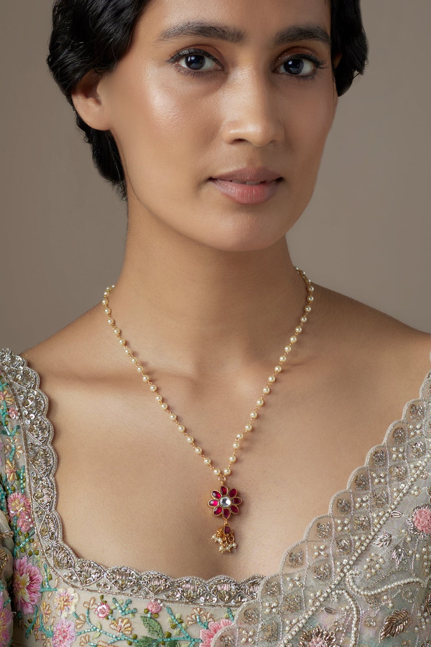 Floral Shaped Pendant Necklace 