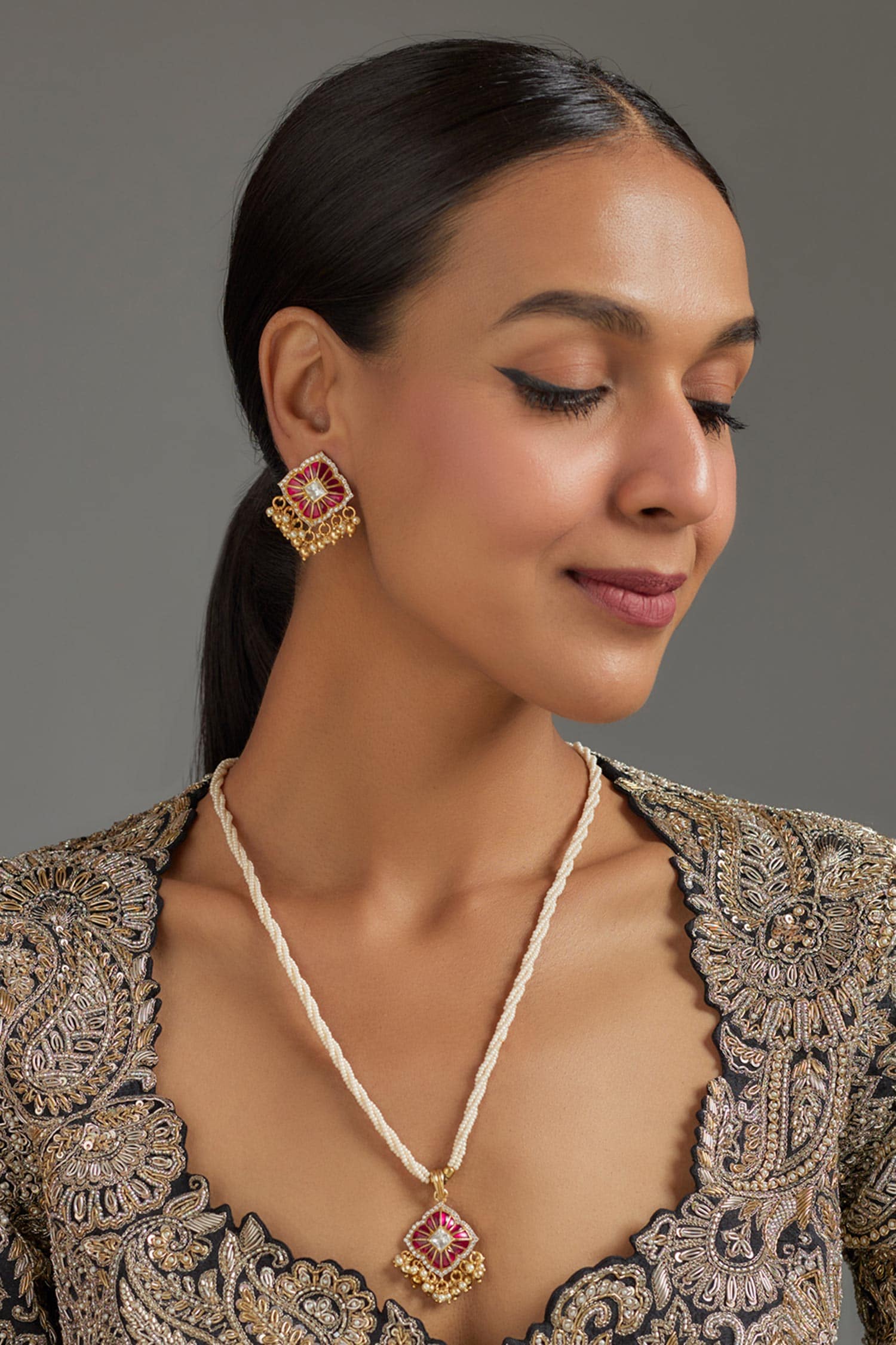Diamond Shaped Pendant Necklace Set 
