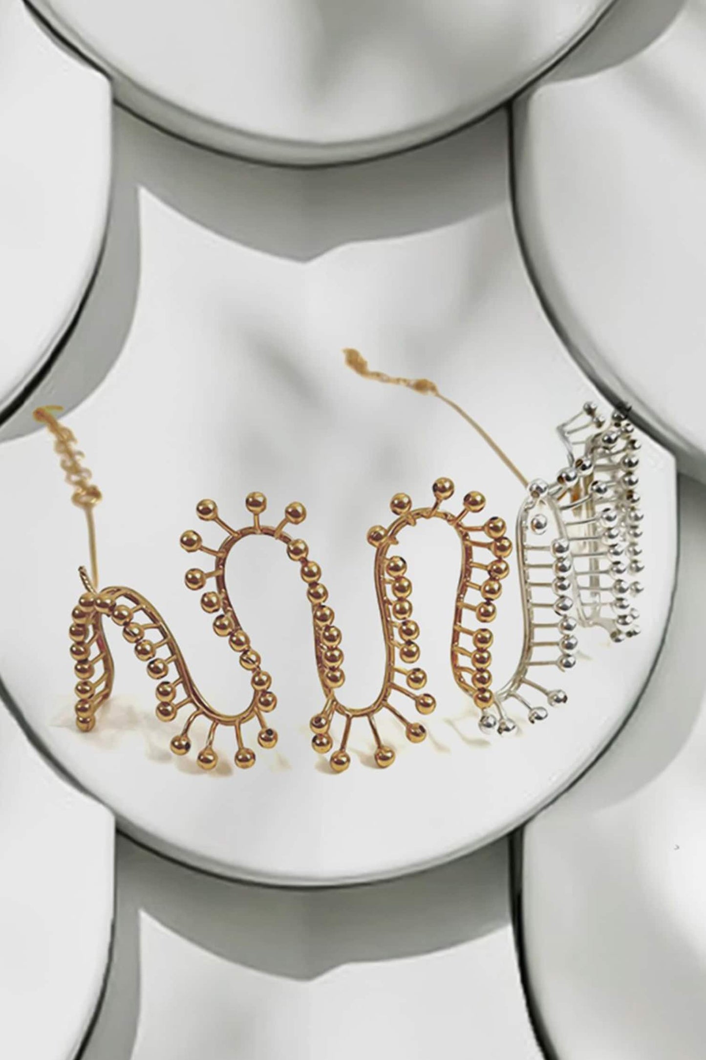 Two-Tone Fringe Wave Pattern Choker 