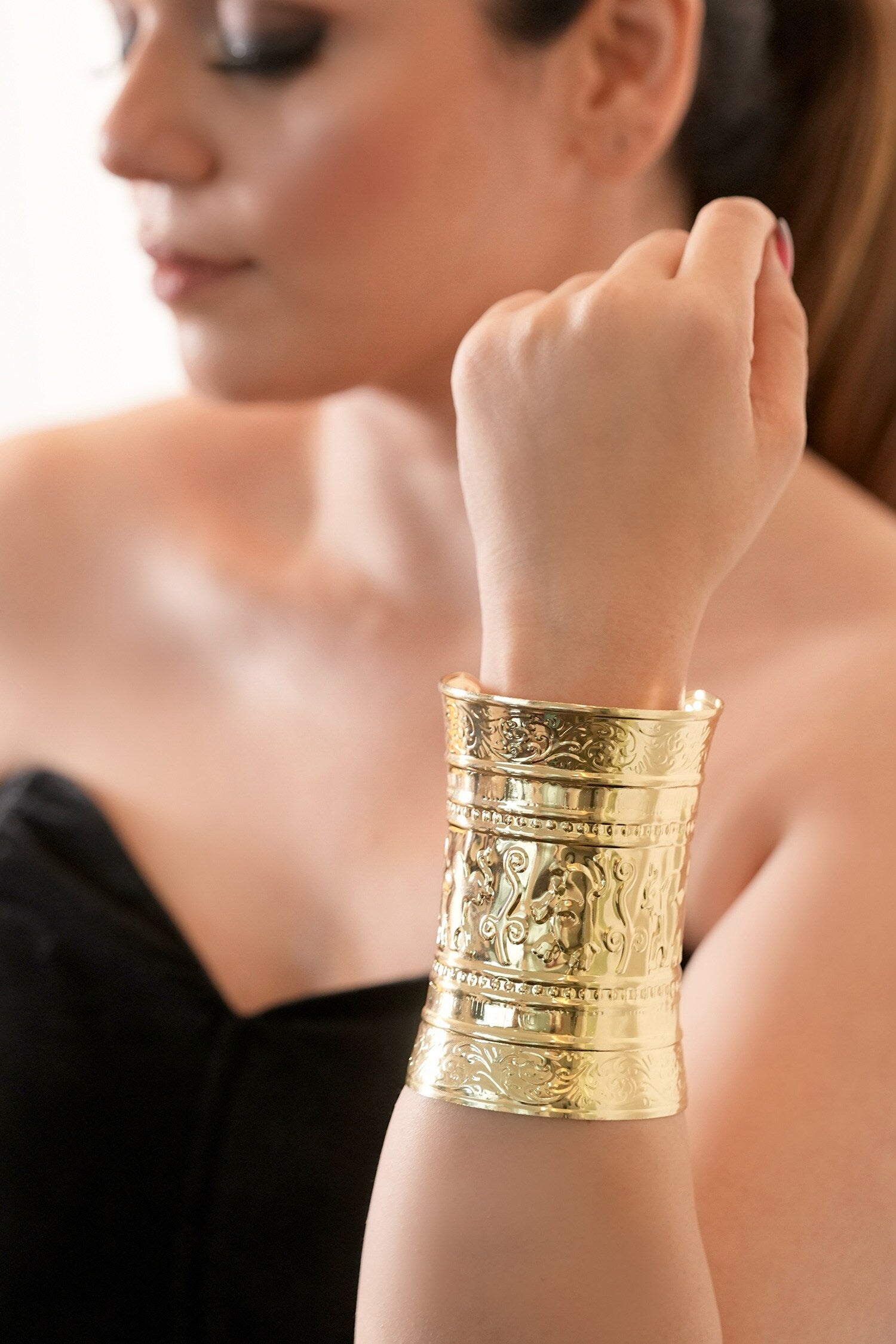 Gold Floral Carved Kada Set 