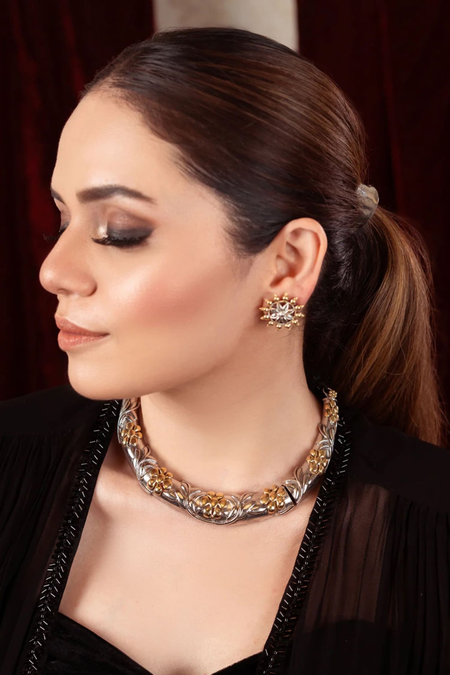 Floral Carved Choker & Stud Earrings Set 