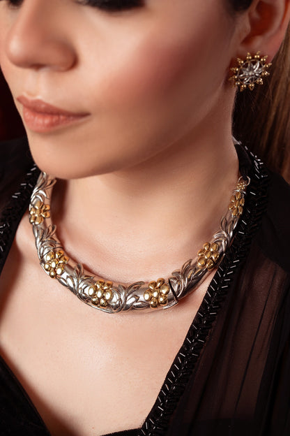 Floral Carved Choker & Stud Earrings Set 