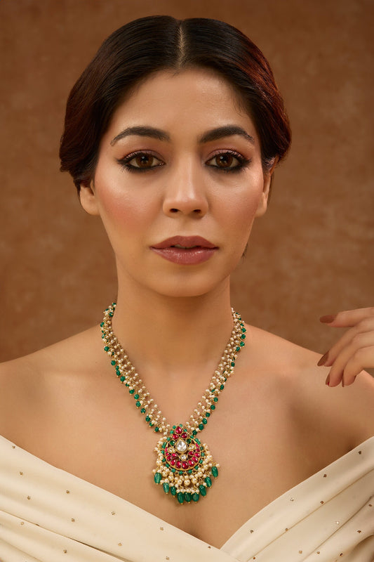 Kundan Embellished Pendant Necklace 