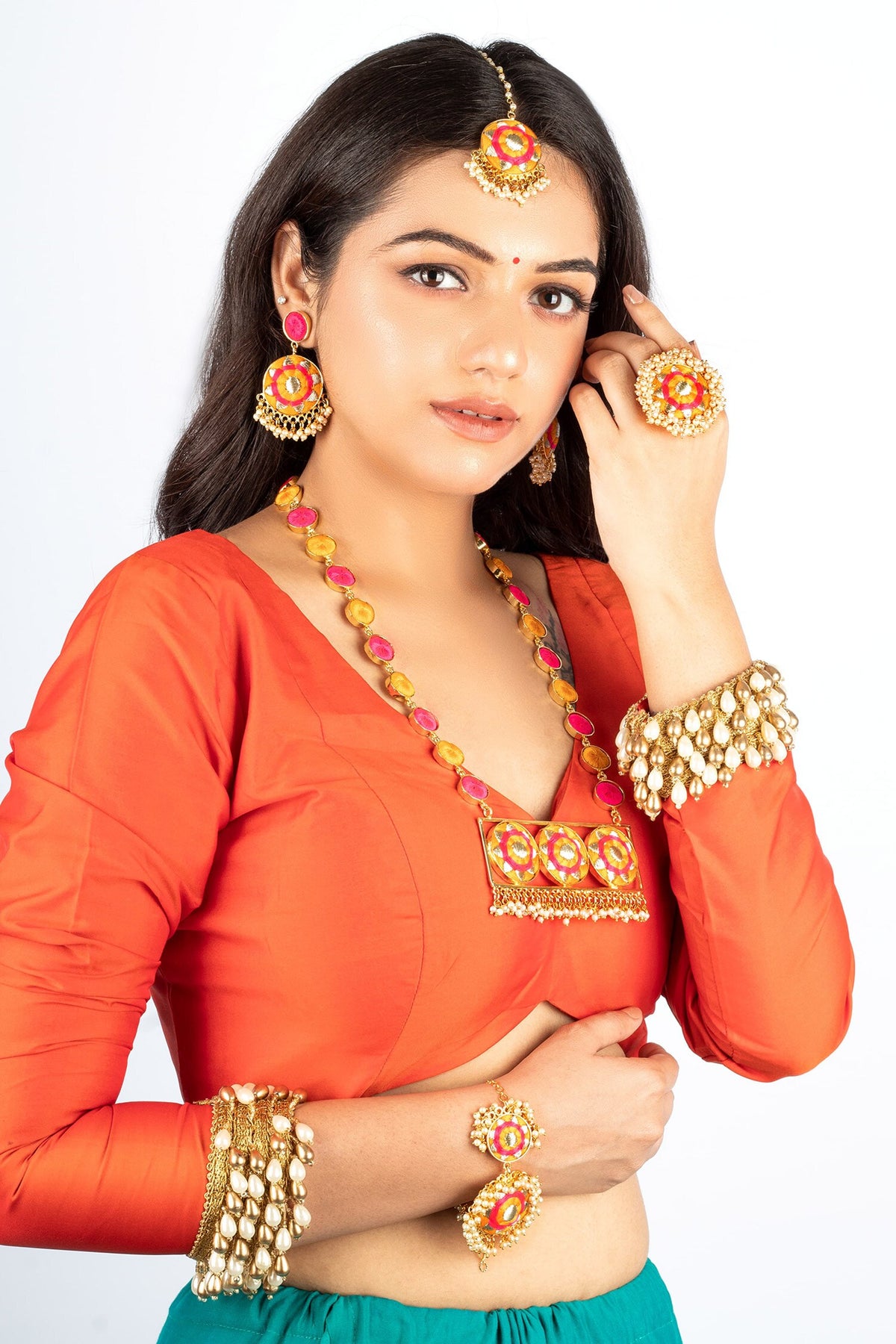 Thread Embroidered Designer Jewellery Set 