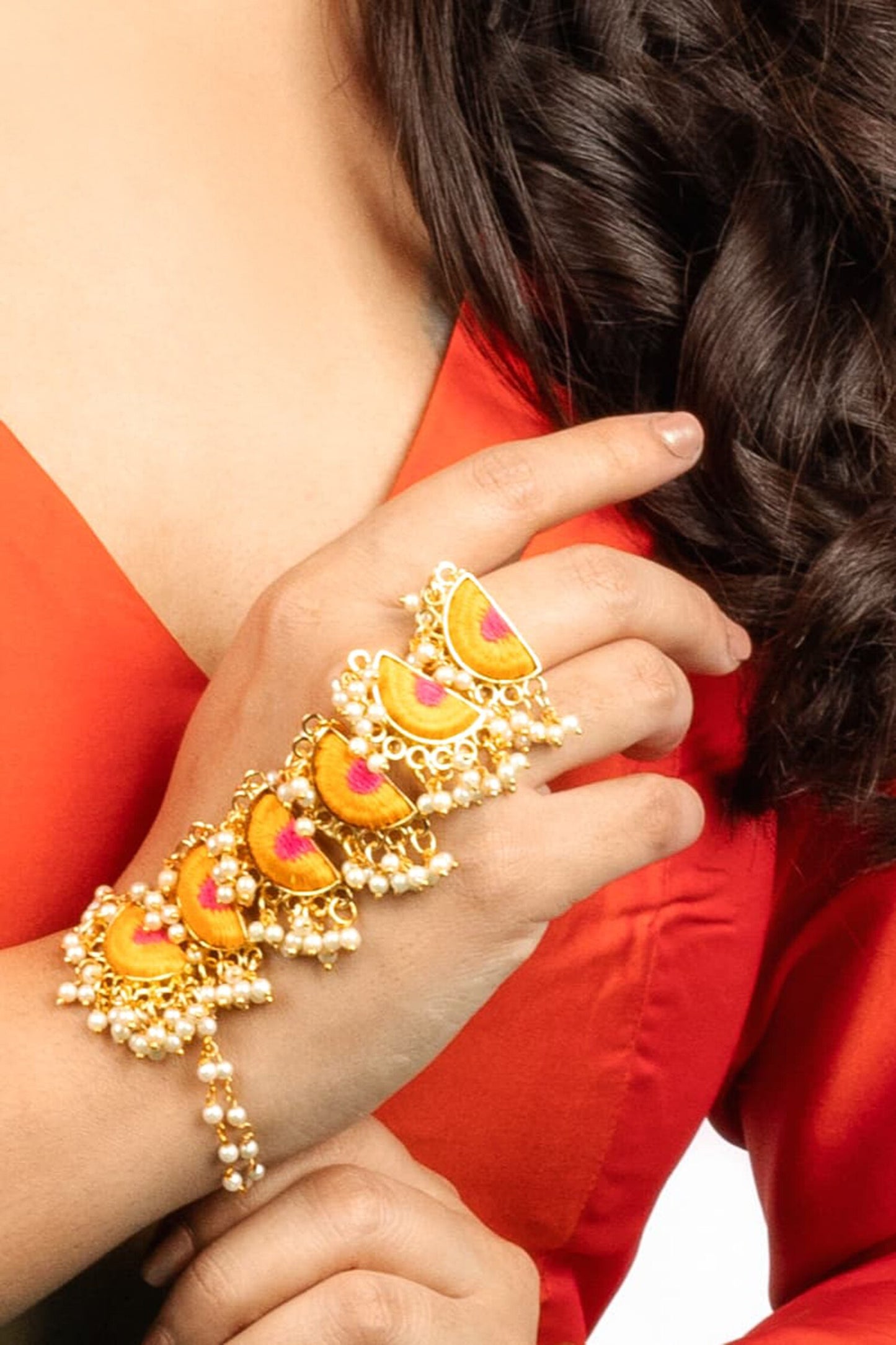 Scalloped Pearl Hand Harness 