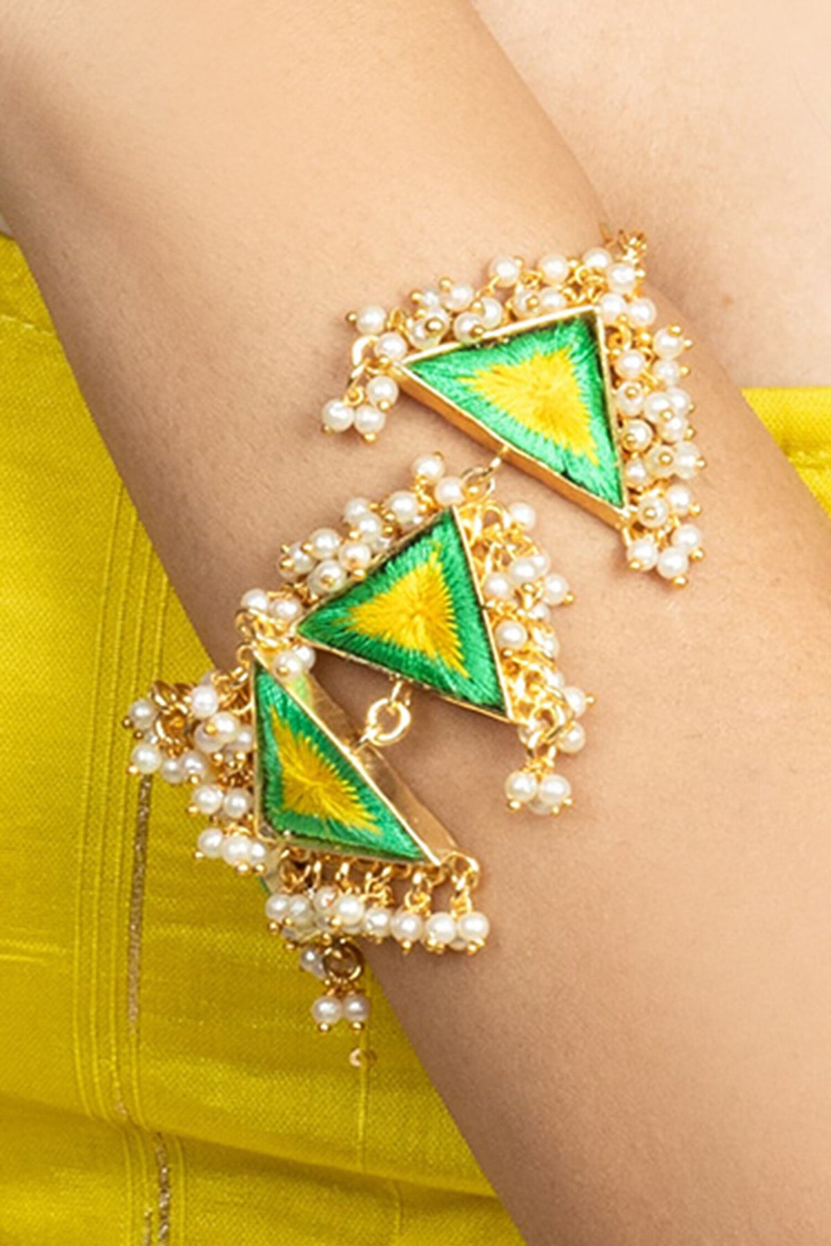 Triangle Thread Embroidered Choker Set 
