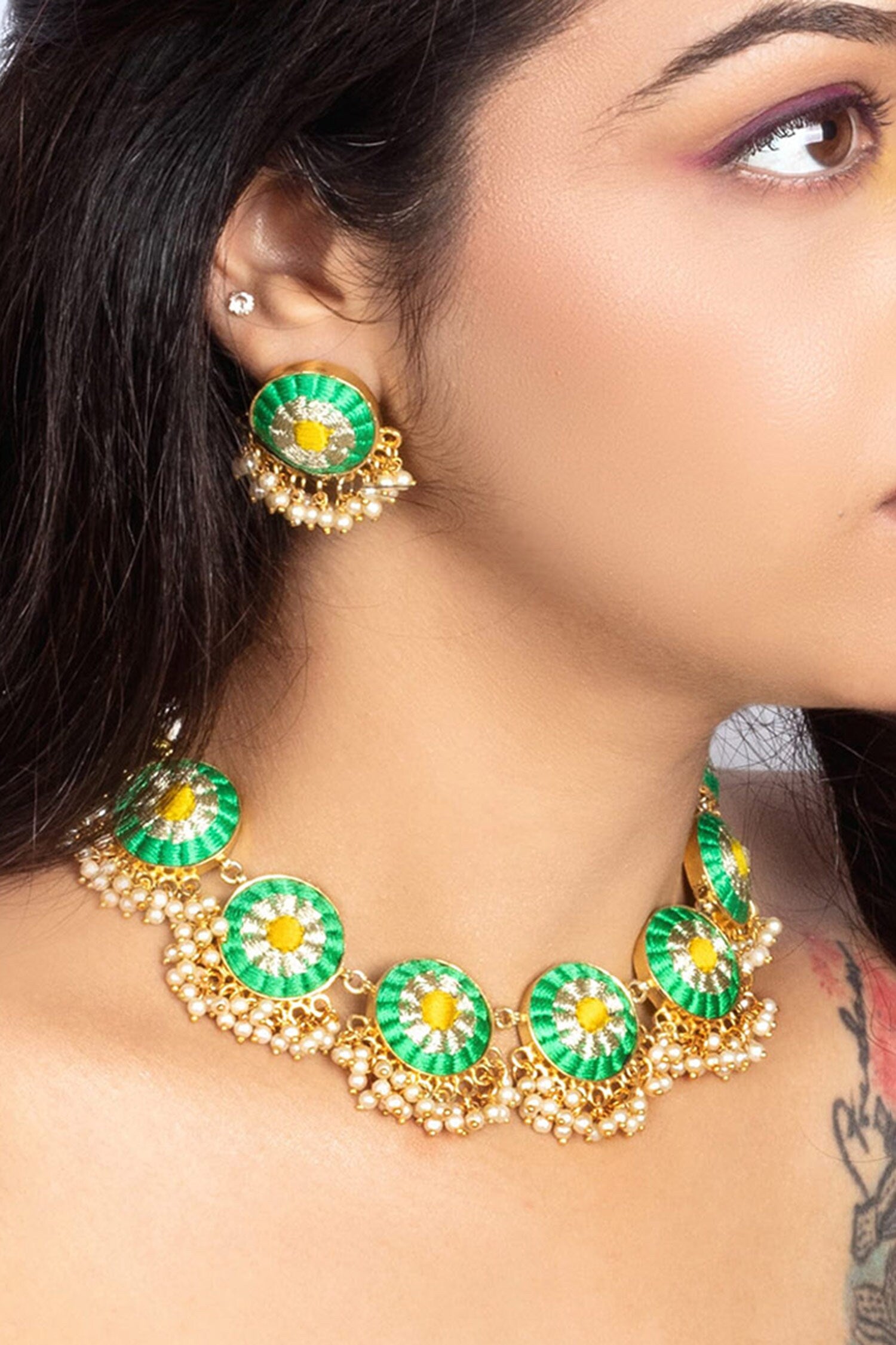 Geometric Embroidered Choker Set 