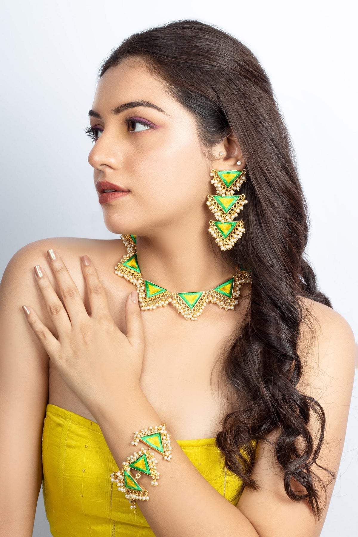 Triangle Thread Embroidered Choker Set 