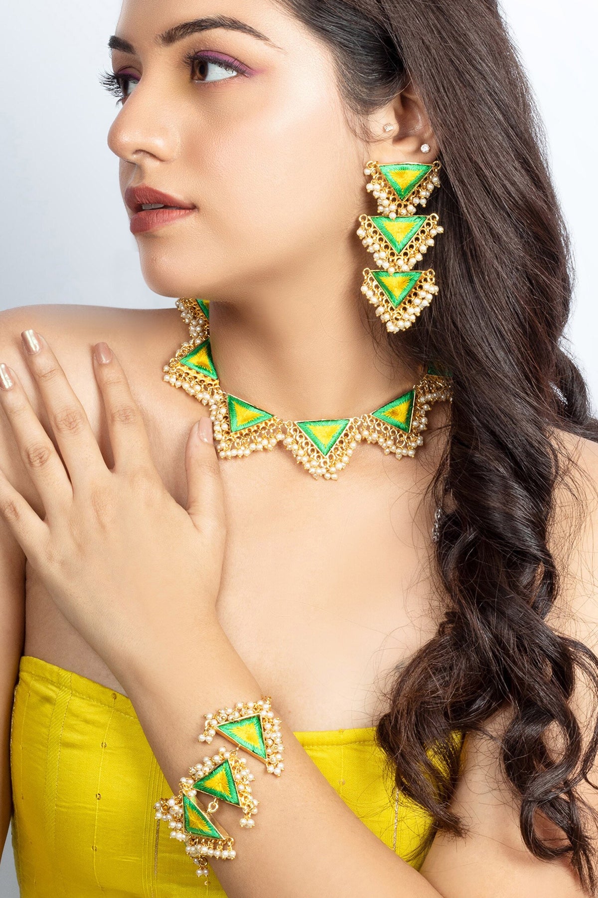 Triangle Thread Embroidered Choker Set 
