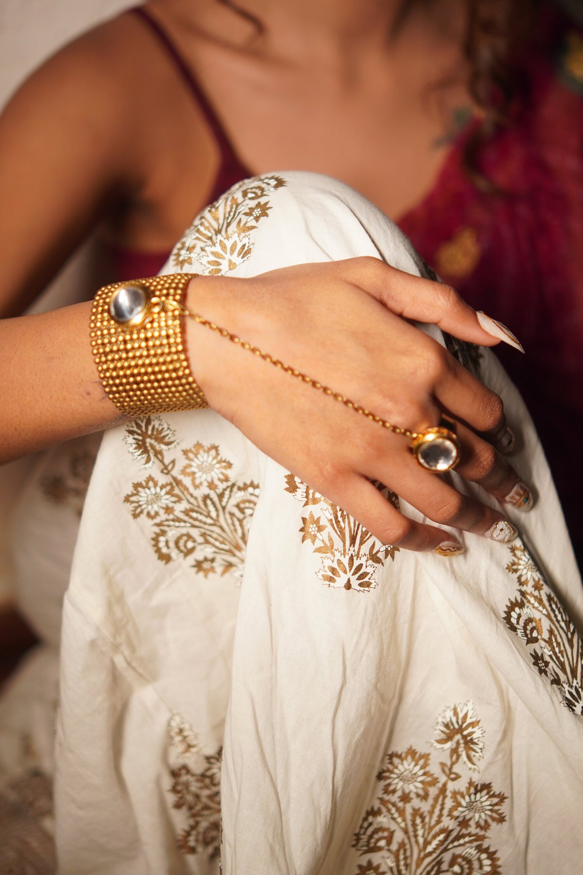 Gold Mesh Kundan Haathpan 