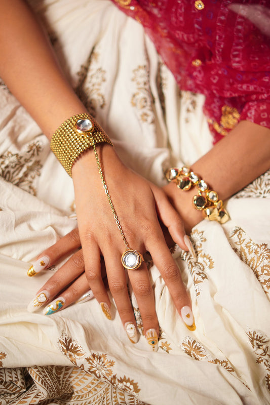 Gold Mesh Kundan Haathpan 