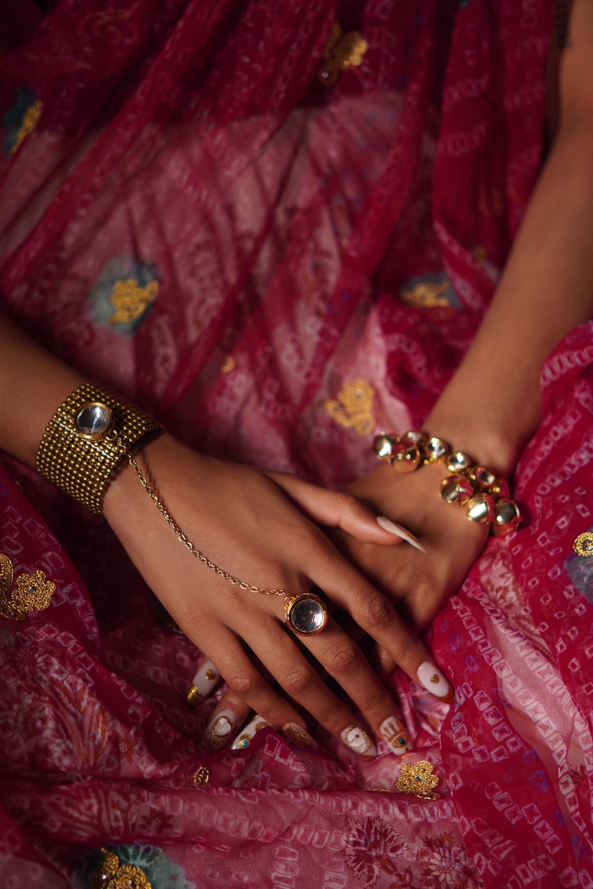 Gold Mesh Kundan Haathpan 