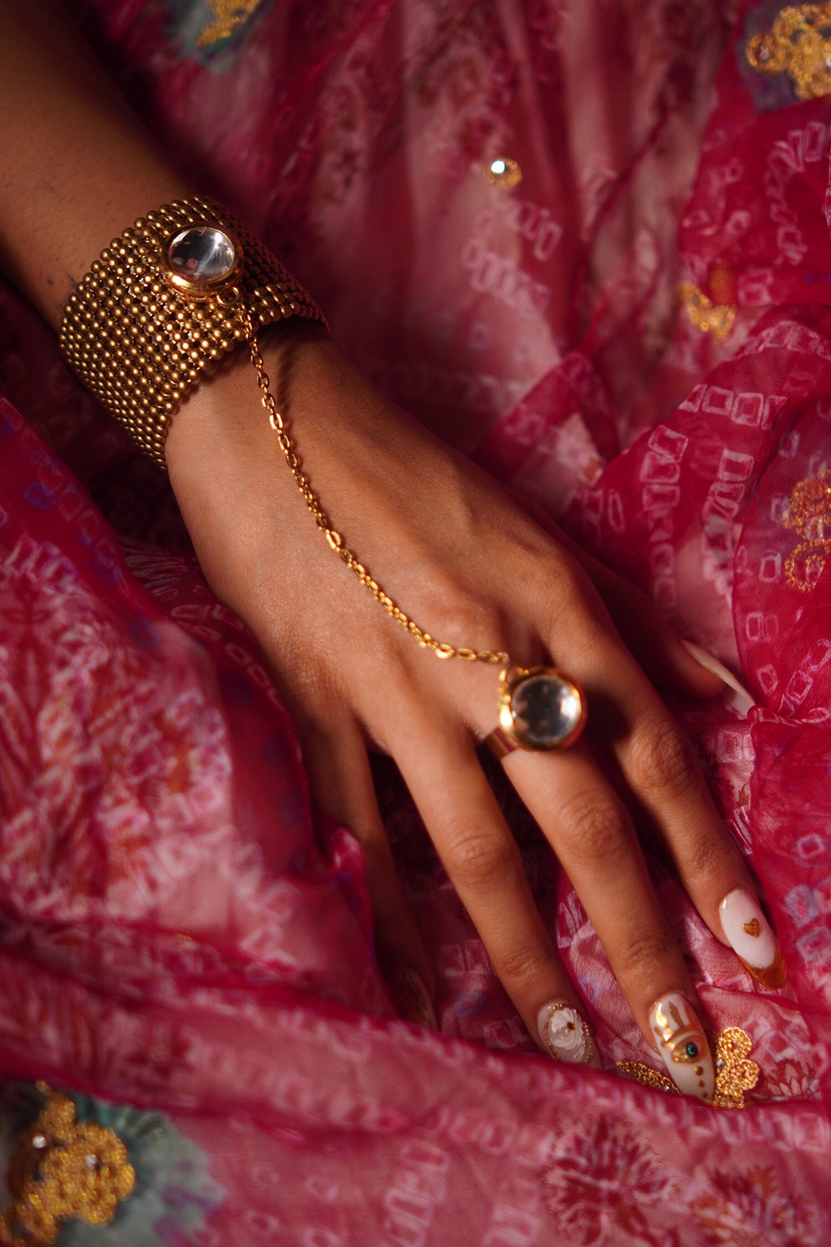 Gold Mesh Kundan Haathpan 