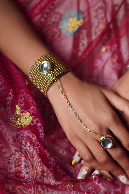 Gold Mesh Kundan Haathpan 