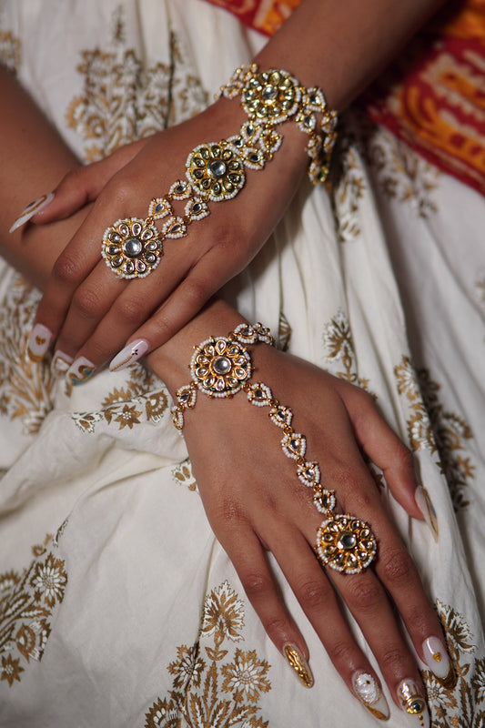 Gold Kundan Bead Embellished Haathpan 