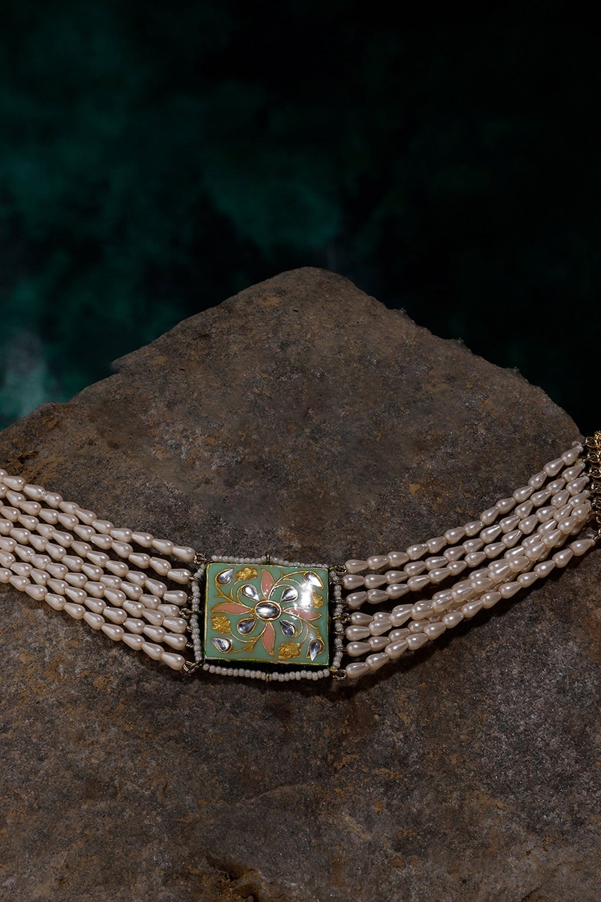 Kundan Pearl Embellished Choker 