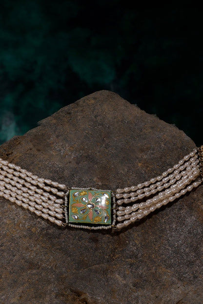 Kundan Pearl Embellished Choker 