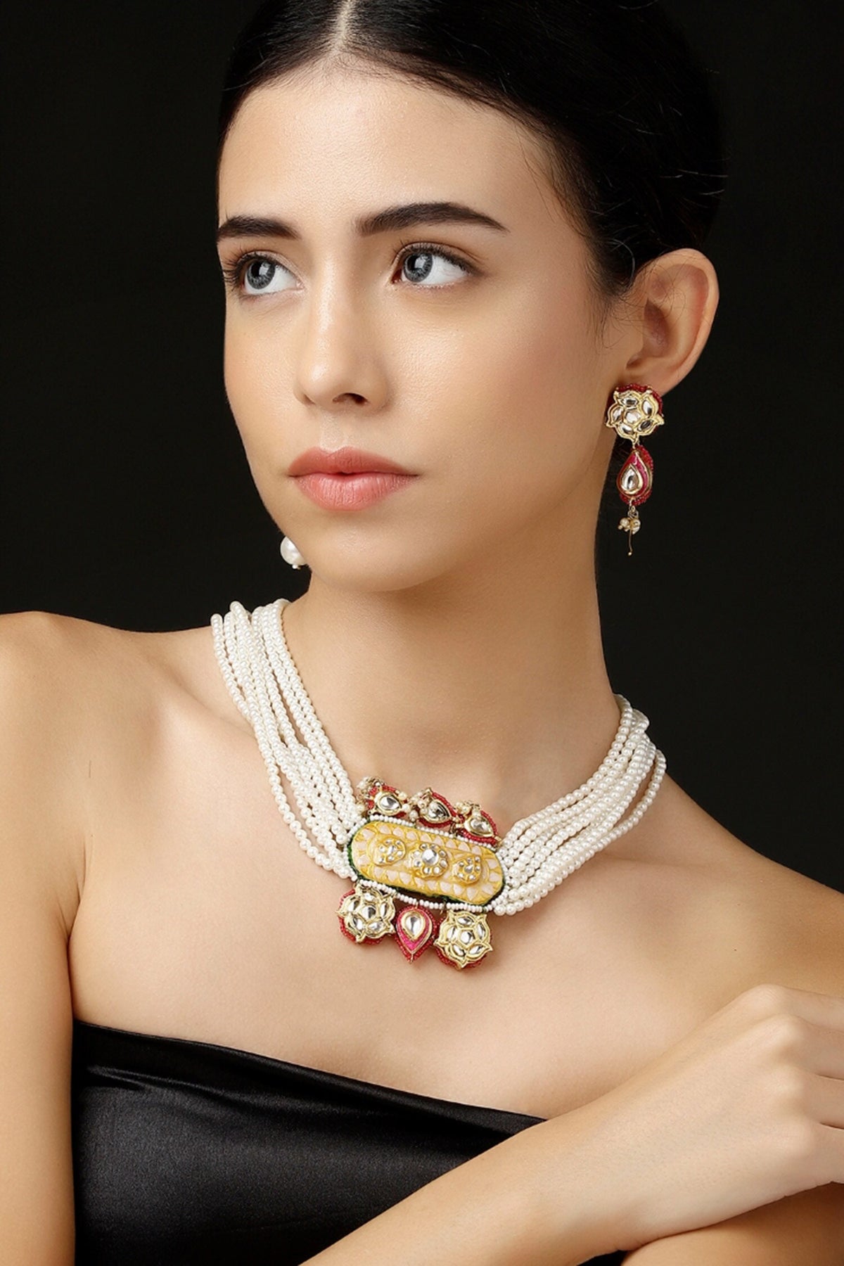 Peach Kundan Pearl Embellished Choker 