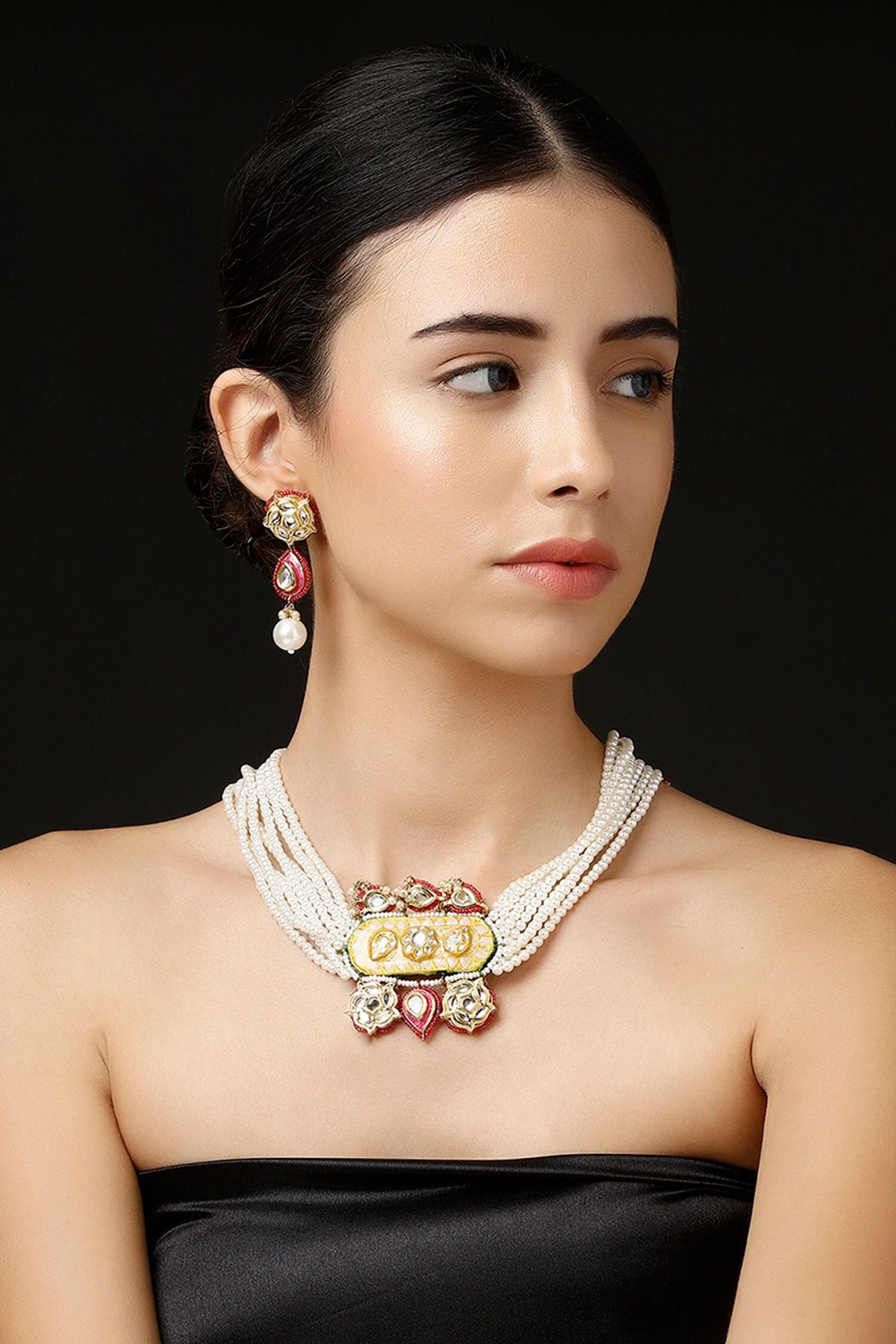 Peach Kundan Pearl Embellished Choker 