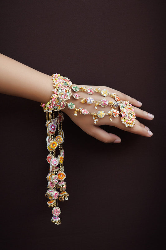 Gul Vine Multi Color Haathphool Set 