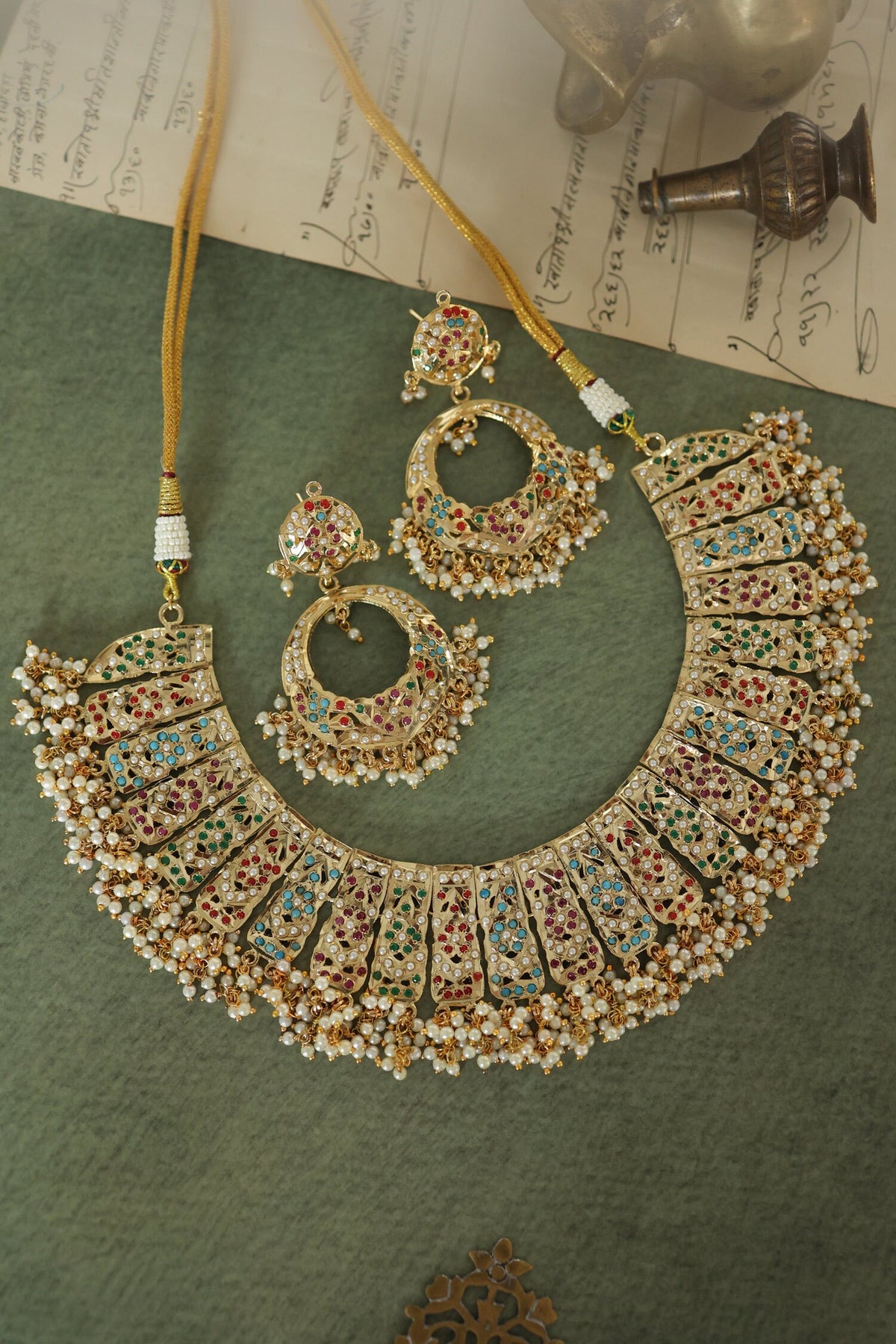 Multicolor Jadau Stone Necklace Set 