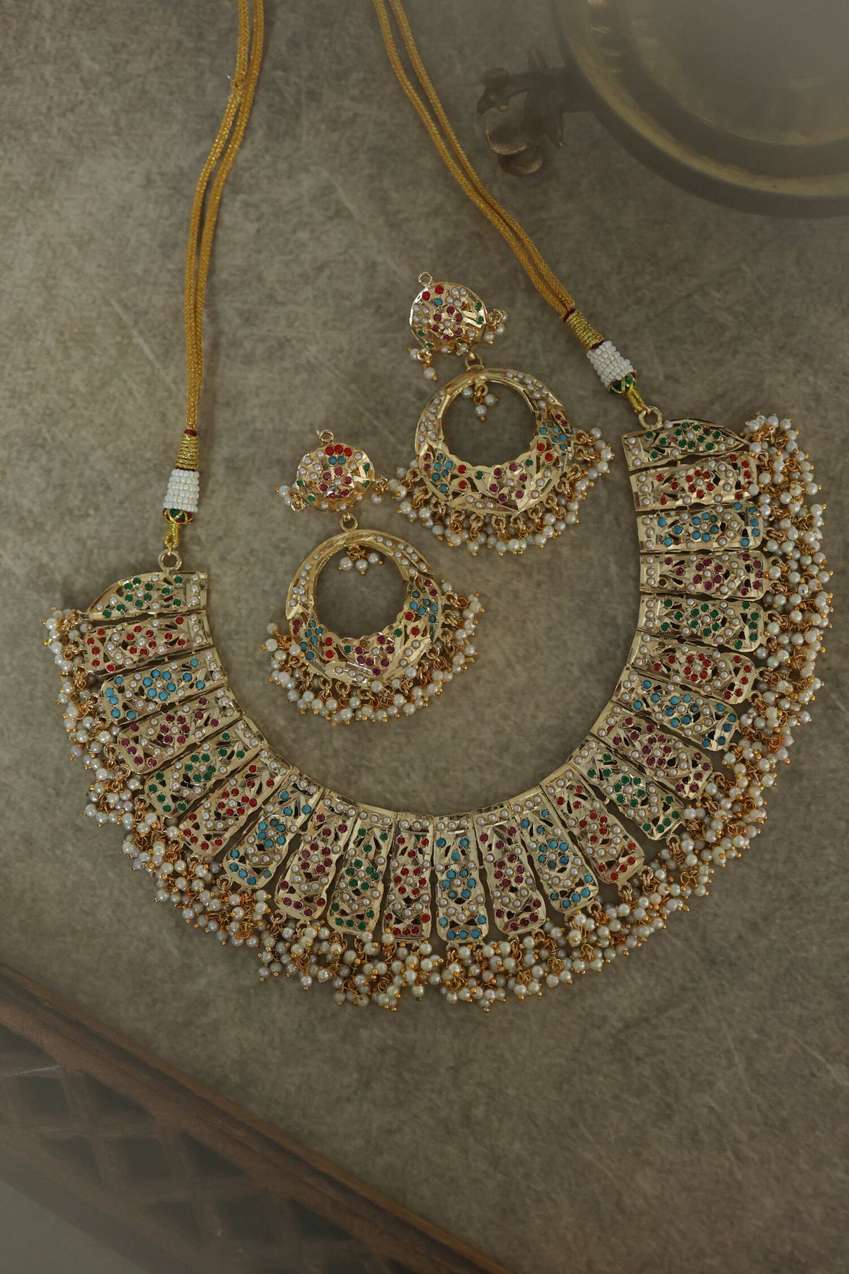 Multicolor Jadau Stone Necklace Set 