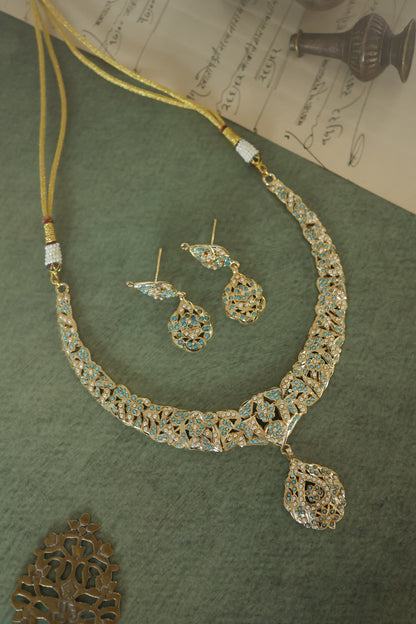 Floral Cutwork Pendant Necklace Set 