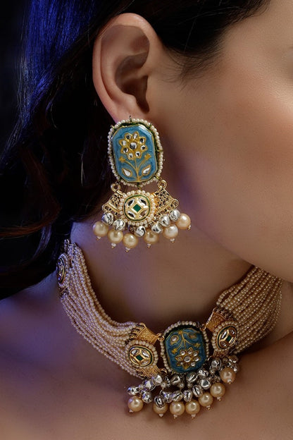 Kundan Embellished Pendant Choker Set 
