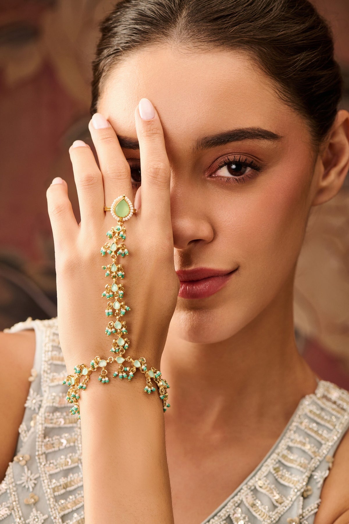 Kundan Pearl Embellished Haathphool 